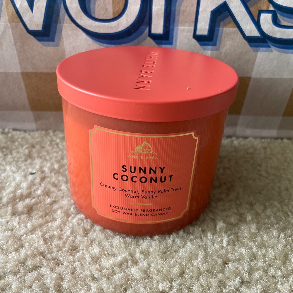 Sunny Coconut 3 wick Candle - Bath & Body Works